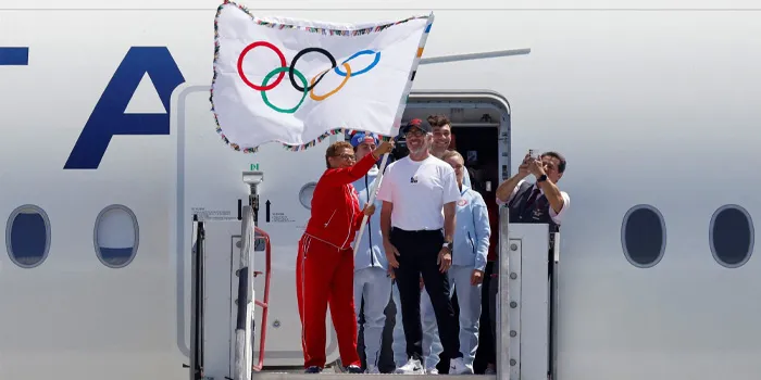 Bendera Olimpiade Tiba di Los Angeles Menuju Olimpiade 2028