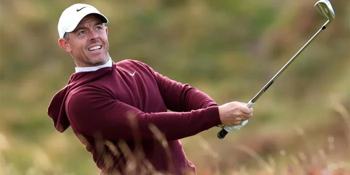 Rory McIlroy Memegang Keunggulan Tipis di Royal County Down